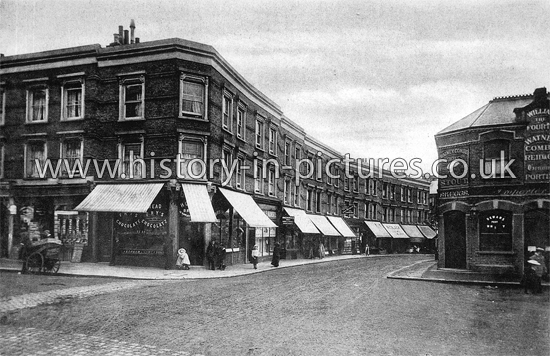 The William The Fourth Public House and Market Place, Acton, London. c.1904